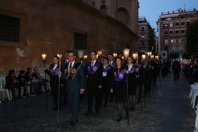 Más de 100 estudiantes de la UCAM desfilaron el Martes Santo con el Cristo de la Salud - 3, Foto 3