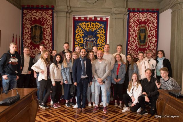 Veinticinco alumnos filandeses visitan el Palacio Consistorial de Cartagena - 1, Foto 1