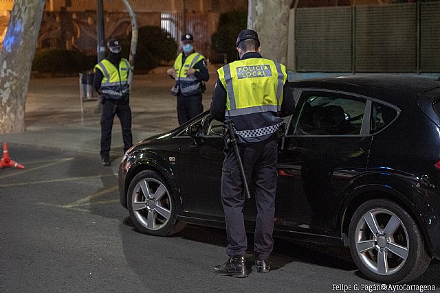 Saltarse el toque de queda motiva el mayor número de denuncias durante el fin de semana - 1, Foto 1