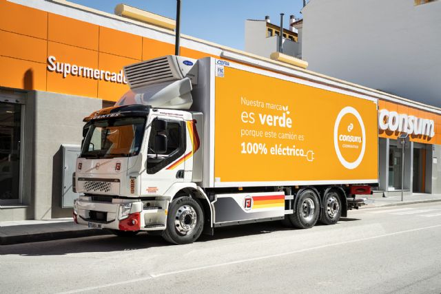 Volvo Trucks entrega los dos primeros camiones eléctricos de Murcia al Grupo Fuentes para repartos en supermercados Consum - 3, Foto 3