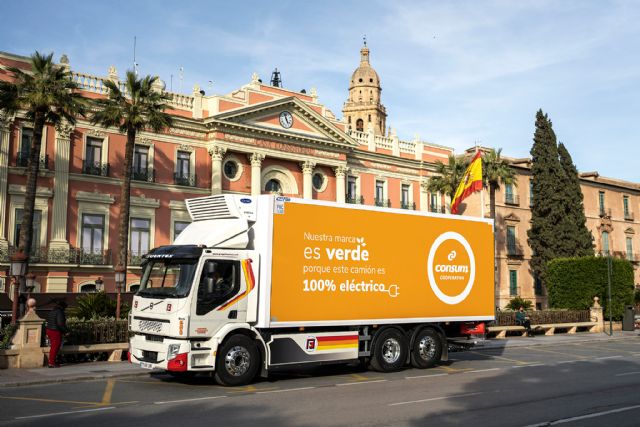 Volvo Trucks entrega los dos primeros camiones eléctricos de Murcia al Grupo Fuentes para repartos en supermercados Consum - 4, Foto 4