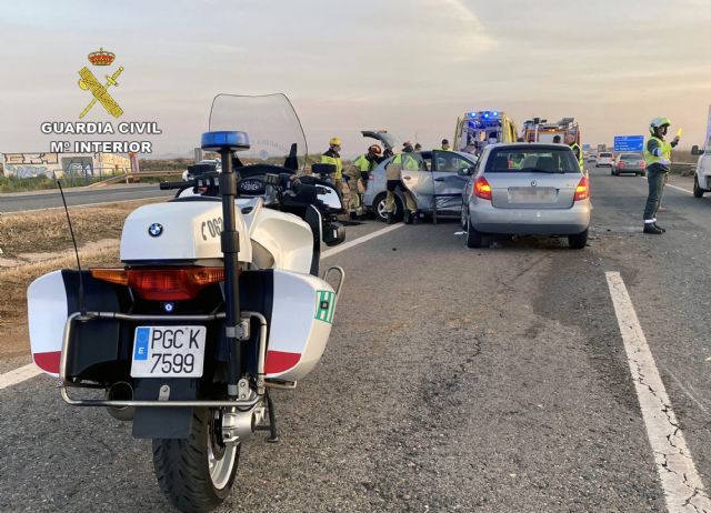 La Guardia Civil investiga a una mujer que  circuló en sentido contrario y sin carné, causando dos accidentes y ausentándose del lugar - 2, Foto 2