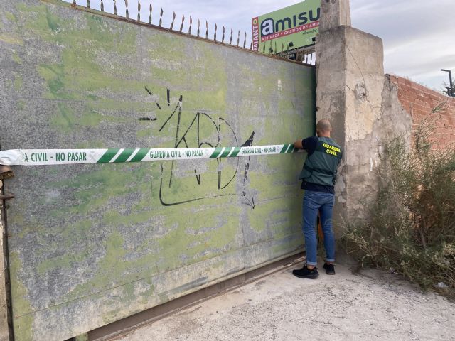 La Guardia Civil detiene a una banda que se dedicaba al robo de vehículos y su uso en “alunizajes” en Alicante y Murcia - 2, Foto 2