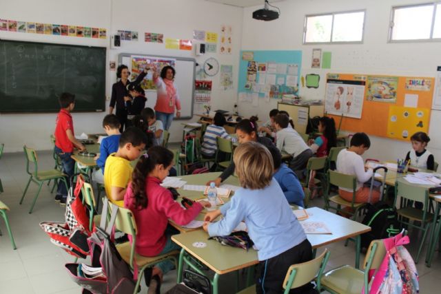 SABIC promueve la iniciativa y el espíritu emprendedor entre los escolares - 1, Foto 1