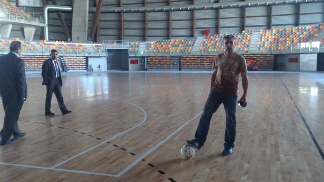 Echó a rodar el balón en el palacio de deportes - 2, Foto 2