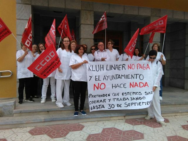 Las personas trabajadoras de la limpieza de dependencias municipales del ayuntamiento de fuente alamo, se ponen en huelga - 1, Foto 1