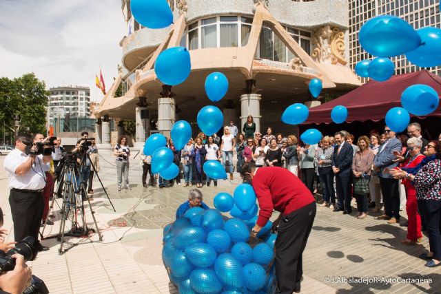 Solidaridad con los afectados por la Fibromialgia en el 25 aniversario de su declaracion cono enfermedad - 1, Foto 1