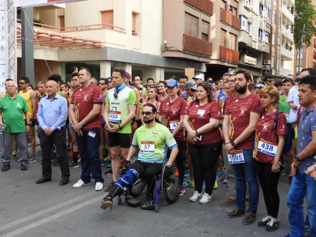 Álvarez-Castellanos y Pedro Sosa apoyan a su candidato Jaime García de IU Lorca con movilidad reducida al inicio de la carrera Corre x Lorca - 3, Foto 3