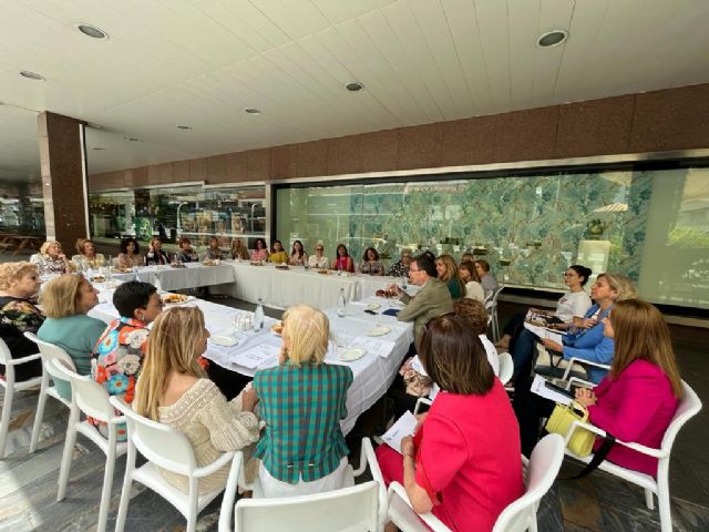 Ballesta potenciará la labor social de los centros de la mujer con un plan específico que multiplique los programas, cursos y talleres - 1, Foto 1