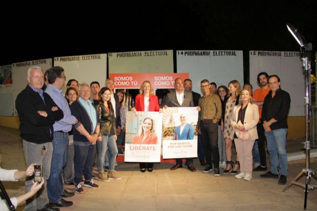 María José Ros protagoniza la Des-pegada de los carteles electorales - 1, Foto 1