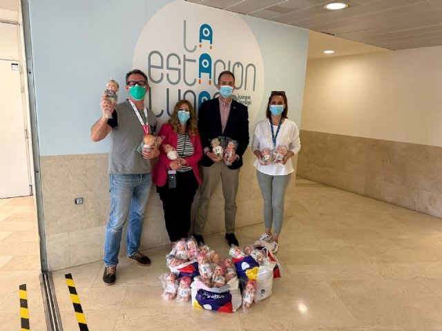 CSIT UNIÓN PROFESIONAL entrega un batallón de Baby Pelones para aportar su granito de arena en la lucha contra el cáncer infantil - 1, Foto 1