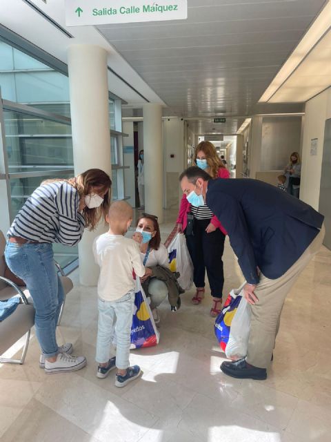 CSIT UNIÓN PROFESIONAL entrega un batallón de Baby Pelones para aportar su granito de arena en la lucha contra el cáncer infantil - 2, Foto 2