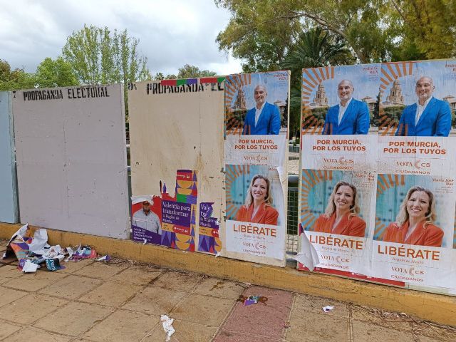 La coalición Podemos + IU-Verdes + Alianza Verde denuncia a VOX y Cs por graves incidencias en la pegada de carteles - 1, Foto 1