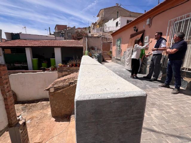 Los vecinos de la calle Madrid de El Puntal recuperan el acceso a sus viviendas - 3, Foto 3