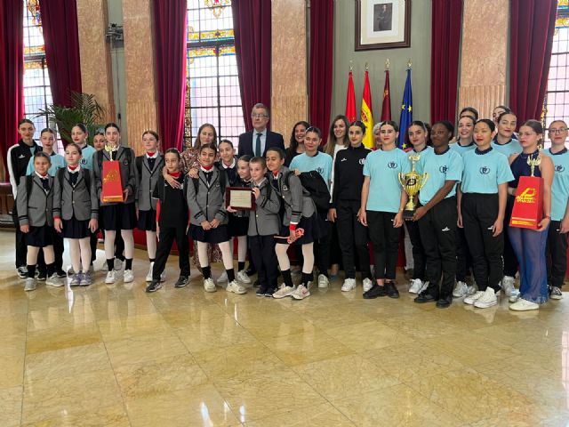 El Ayuntamiento de Murcia recibe al Ballet Dinamur tras clasificarse en todas las categorías para el mundial - 2, Foto 2