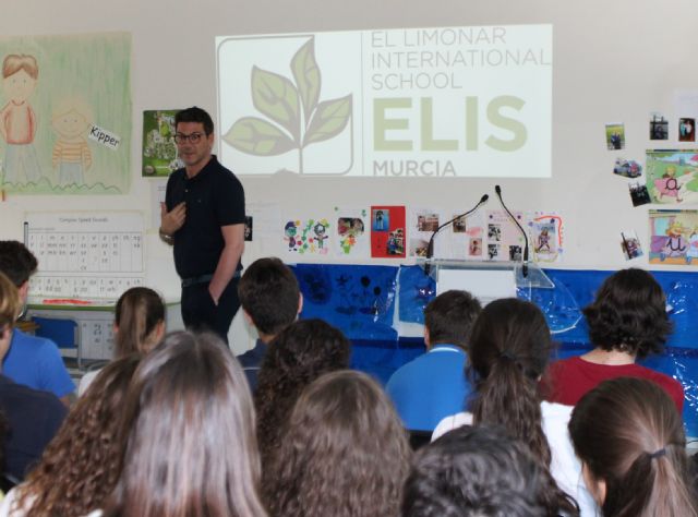 El entrenador del UCAM Murcia trasladó su experiencia a los alumnos de bachillerato - 1, Foto 1