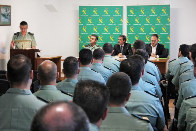 Entrega de diplomas a los guardia civiles del  curso sobre prevención de riesgos laborales - 1, Foto 1