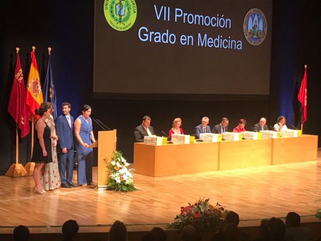 El consejero de Salud asiste a la graduación de la VII Promoción del Grado en Medicina de la UMU - 1, Foto 1