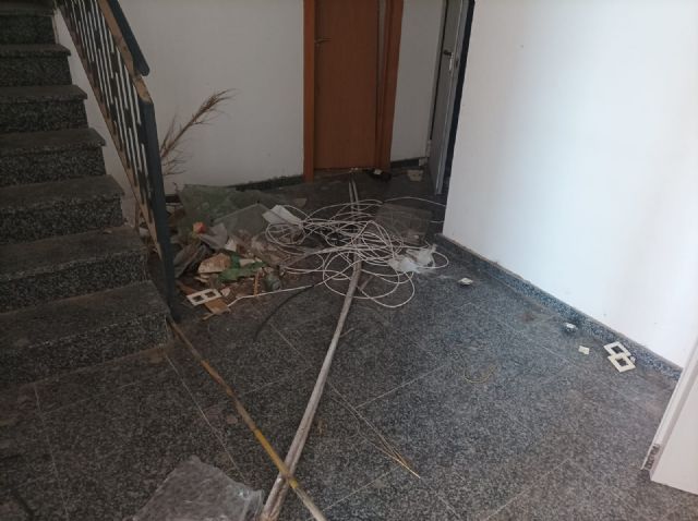 La Policía Local de Lorca detiene a tres personas por un presunto delito de robo con fuerza de cable en un edificio abandonado - 2, Foto 2