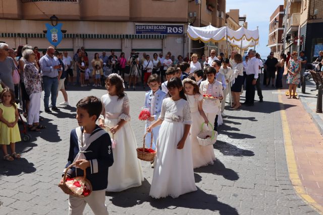 Decenas de niños de comunión celebran el Corpus Christi en las parroquias de San Pedro y Lo Pagán - 5, Foto 5