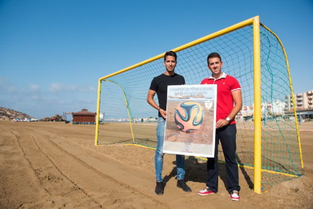 La playa de la Isla acogerá en agosto el primer campus regional de fútbol playa - 1, Foto 1