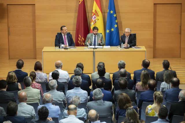 López Miras preside en el acto de presentación del Anuario del Colegio de Periodistas de la Región de Murcia - 2, Foto 2