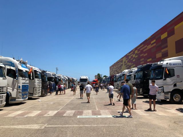 Decenas de camiones participan en las actividades de San Cristóbal - 1, Foto 1