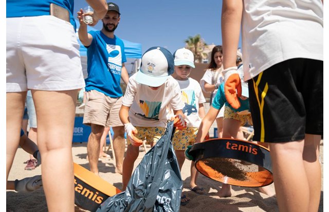 Más de 150 niños participan en una jornada lúdica y educativa en las playas de Barcelona del 8 al 11 de julio - 1, Foto 1