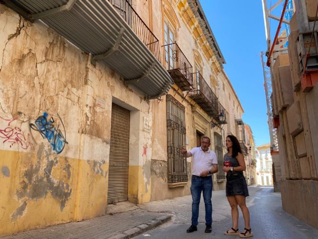 El PSOE de Lorca alerta sobre el elevado coste del proyecto de cinco viviendas de promoción pública para alquiler, que piensa realizar el Ayuntamiento de Lorca en calle Selgas, esquina con Fernando V - 1, Foto 1