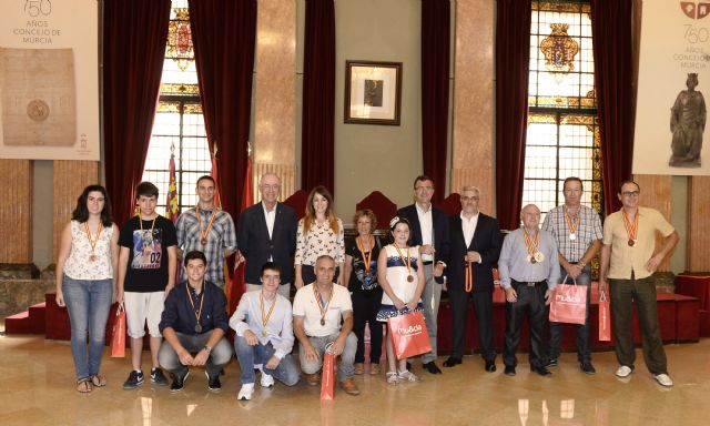 Los arqueros llevan sus medallas hasta el Salón de Plenos - 1, Foto 1