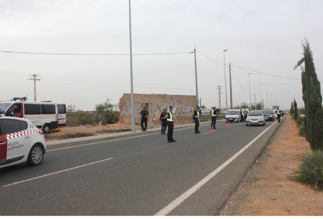 La Policía Local pondrá en marcha una campaña especial de tráfico para evitar distracciones al volante - 1, Foto 1