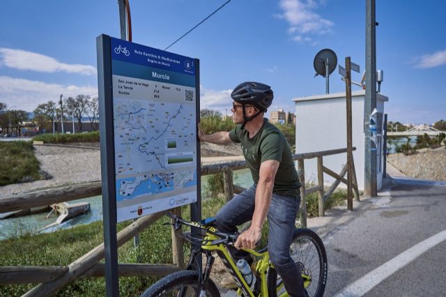 Turismo completa la señalización del tramo de la ruta cicloturista EuroVelo en la Región - 1, Foto 1