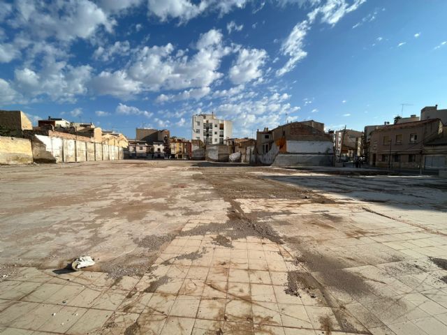 Los lorquinos no podrán disponer durante la Feria del aparcamiento previsto en el solar del futuro Centro de Salud de San Cristóbal debido a la negligente gestión de Fulgencio Gil - 1, Foto 1