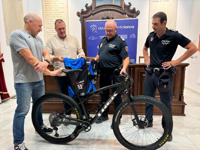 Los agentes Juan Antonio Martínez y Carlos Sánchez representarán a Lorca en el Campeonato de España de MTB de Policías Locales - 1, Foto 1