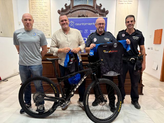 Los agentes Juan Antonio Martínez y Carlos Sánchez representarán a Lorca en el Campeonato de España de MTB de Policías Locales - 2, Foto 2