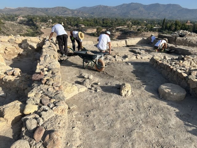 Aprueban el convenio con la Asociación Kalathos para continuar las actuaciones de excavación, estudio y restauración en el yacimientos Las Cabezuelas, Foto 1