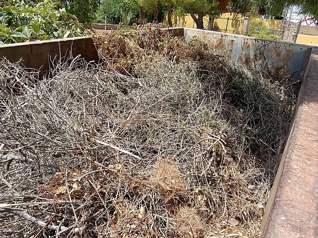 Los agricultores depositan más de 47 toneladas de restos de poda en el contenedor y ayudan a mantener el aire más limpio - 1, Foto 1