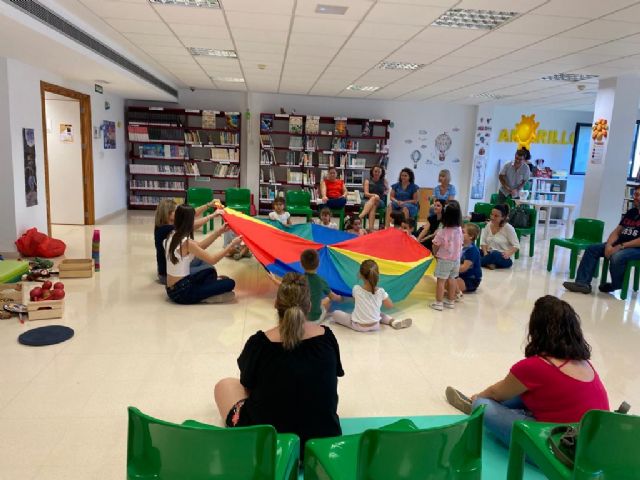 La biblioteca de Espinardo estimula la lectura entre los más pequeños - 3, Foto 3