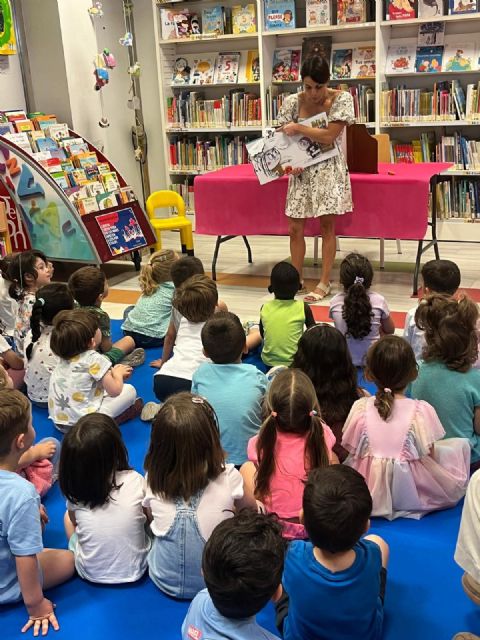Los cuentacuentos llegan a las bibliotecas municipales para acercar la lectura a los niños Los cuentacuentos llegan a las bibliotecas municipales para acercar la lectura a los niños