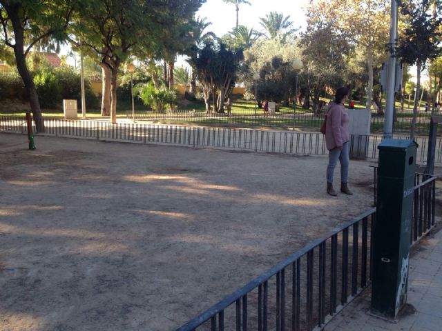 El PSOE exige al concejal Guillén una zona de esparcimiento canino en condiciones en el Malecón - 3, Foto 3