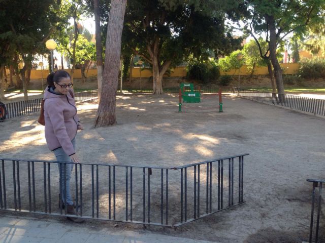 El PSOE exige al concejal Guillén una zona de esparcimiento canino en condiciones en el Malecón - 5, Foto 5