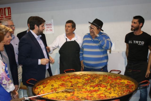 Fernando López Miras asiste a la IX paella solidaria organizada por Manos Unidas en Cartagena - 1, Foto 1