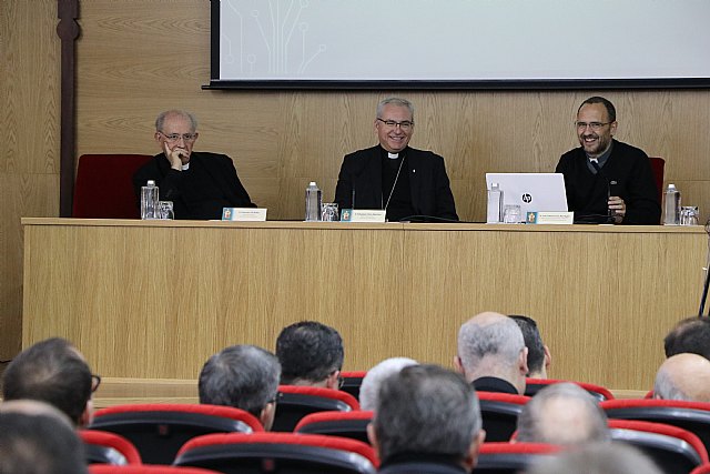 Evangelizar en redes sociales, una invitación al clero diocesano - 1, Foto 1