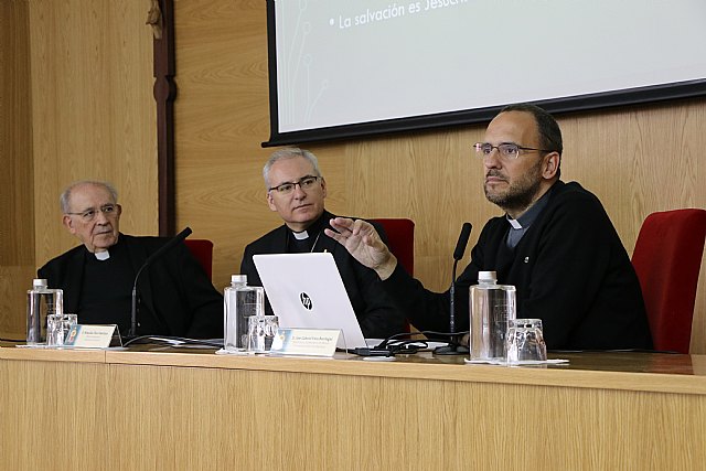 Evangelizar en redes sociales, una invitación al clero diocesano - 2, Foto 2