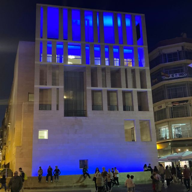 El edificio Moneo, Palacio Almudí, Paseo de Alfonso X y Cauce del Río se iluminan esta noche de azul para visibilizar el Día Mundial de la Neumonía - 1, Foto 1