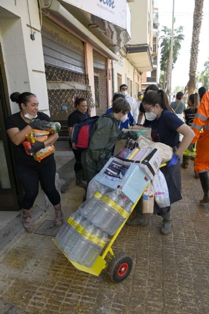 Estudiantes y personal de la UMU se suman al ejército de voluntarios de la DANA - 2, Foto 2