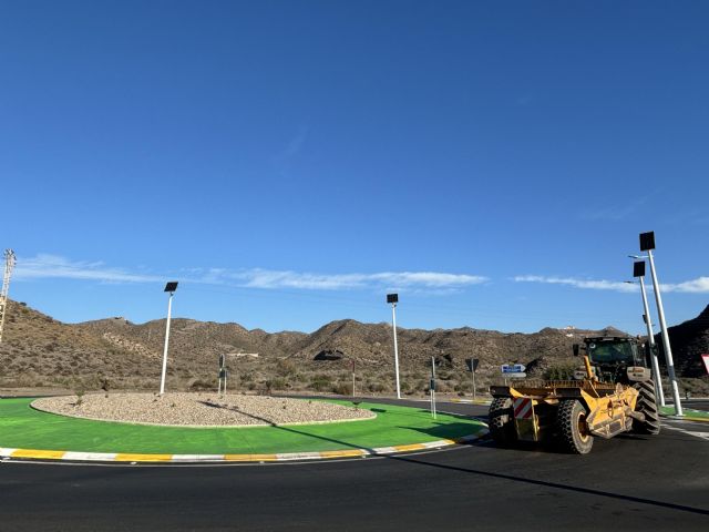 Tras nueve años siendo demandada por el Ayuntamiento, la intersección de las carreteras D14 y D15 es por fin una realidad - 2, Foto 2