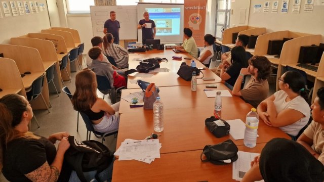 Alumnos del Programa Mixto de Empleo y Formación de Operaciones Auxiliares de Servicios Administrativos y Generales continúan su formación conociendo recursos municipales - 1, Foto 1