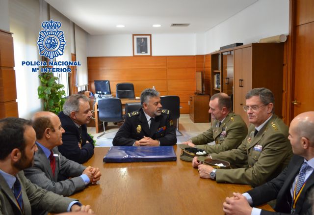 La Policía Nacional despide al Jefe del Regimiento de Artillería Antiaérea 73 - 1, Foto 1