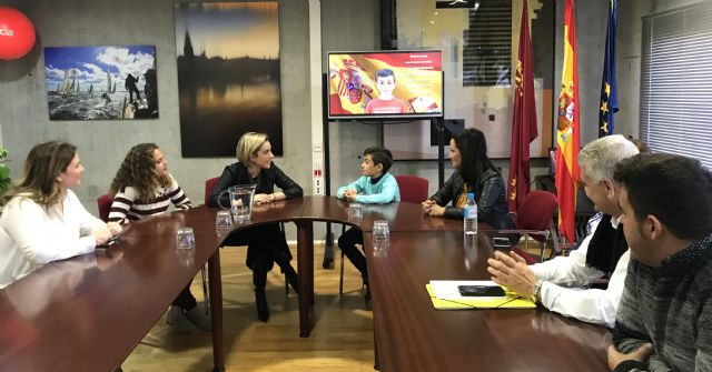 La consejera de Educación felicita a los dos alumnos ganadores del concurso nacional ´Una Constitución para todos´ - 2, Foto 2